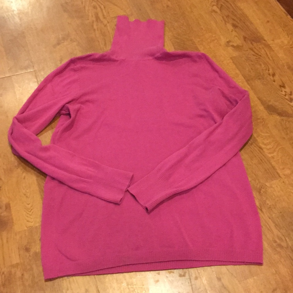 Gap size large pink turtleneck